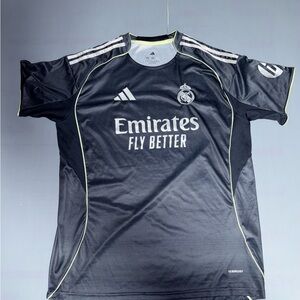 Real Madrid 25/26 XL
Replica